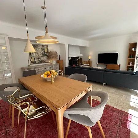 Maison Familiale A La *