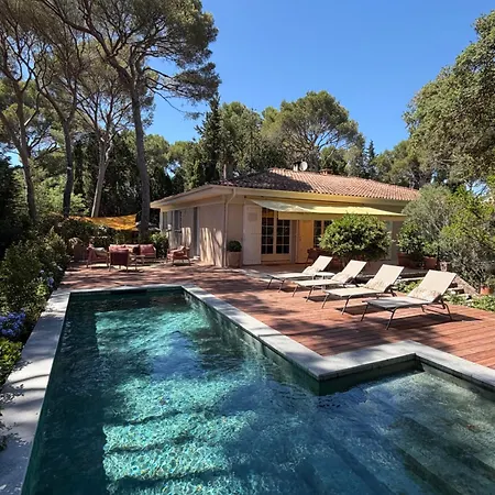 Maison Familiale A La *